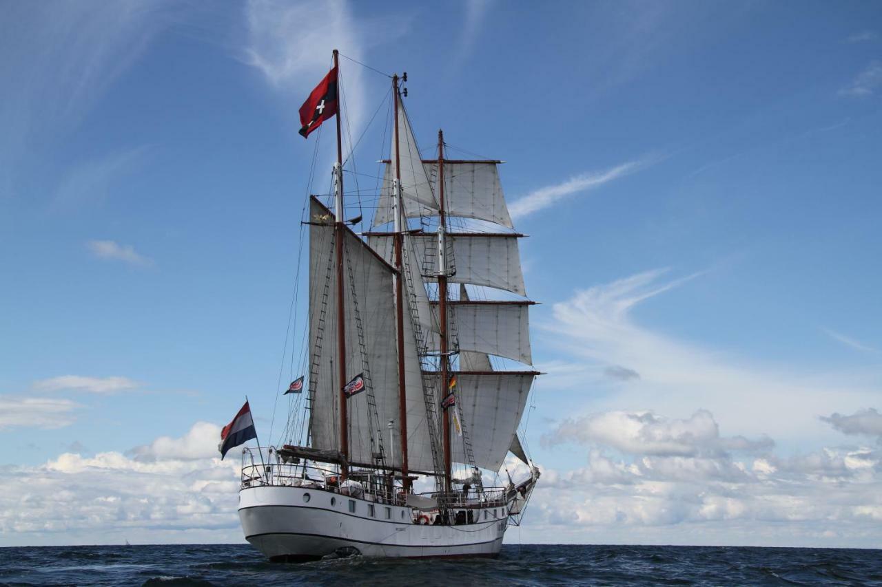 Segelschiff Loth Lorien Hotel Hamburgo Exterior foto