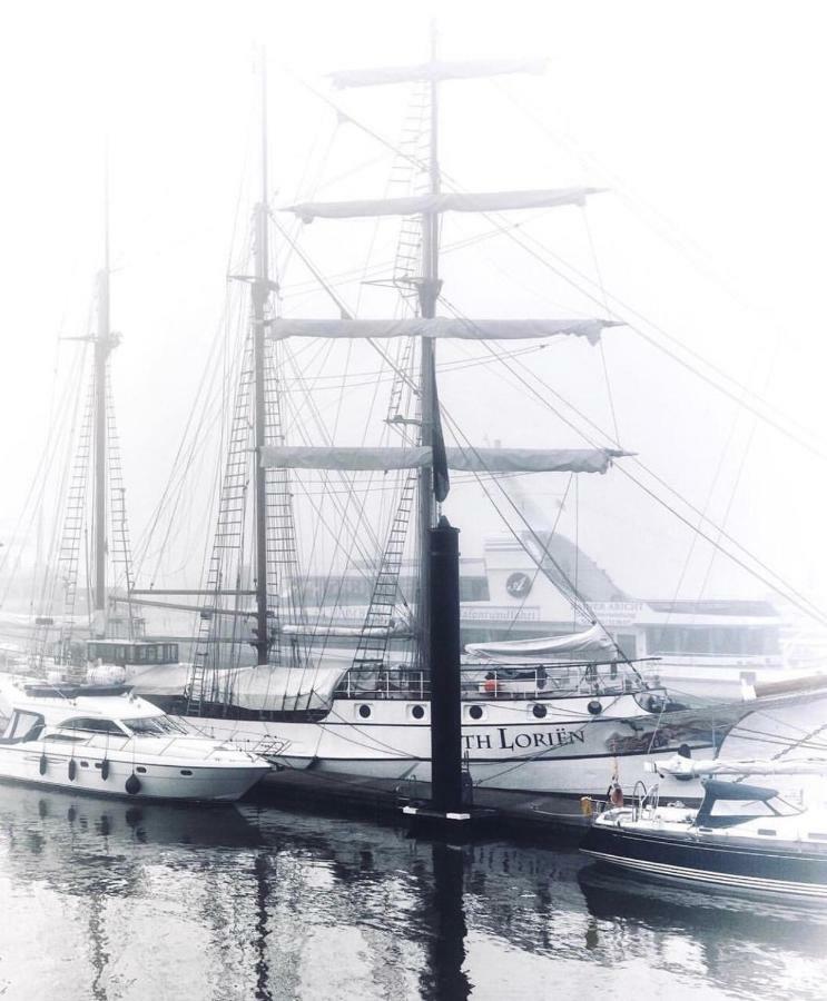 Segelschiff Loth Lorien Hotel Hamburgo Exterior foto