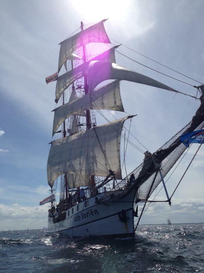 Segelschiff Loth Lorien Hotel Hamburgo Exterior foto