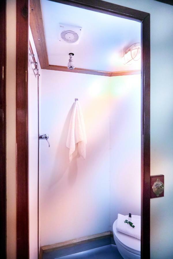 Segelschiff Loth Lorien Hotel Hamburgo Exterior foto