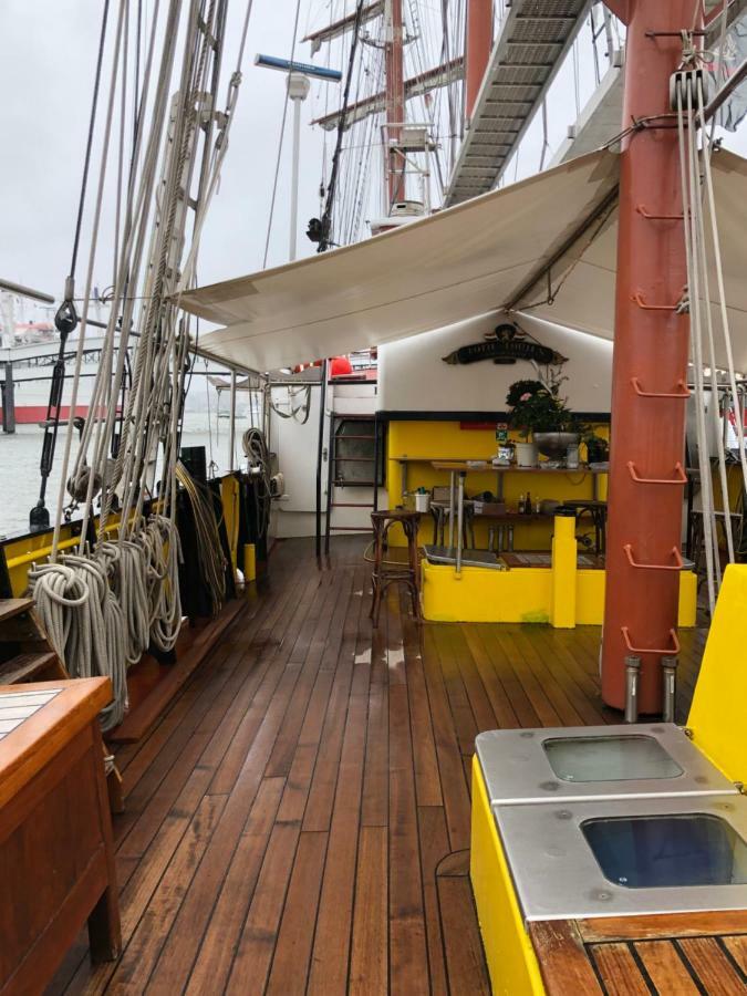 Segelschiff Loth Lorien Hotel Hamburgo Exterior foto